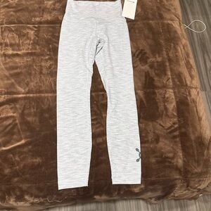 NWT woman’s size 4 lululemon Wunder Under Gray Leggings w The Orange Theory Logo